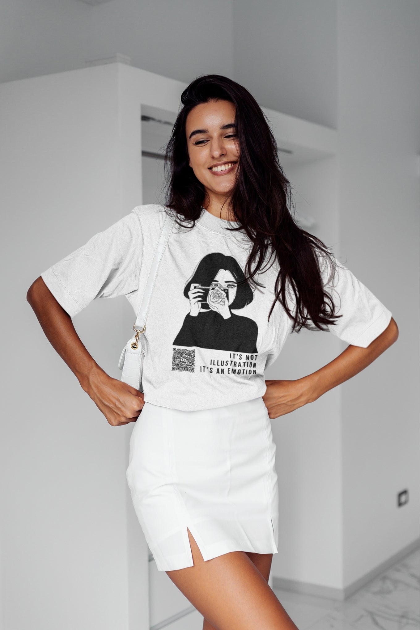 Aesthetic Queen White AR Tee