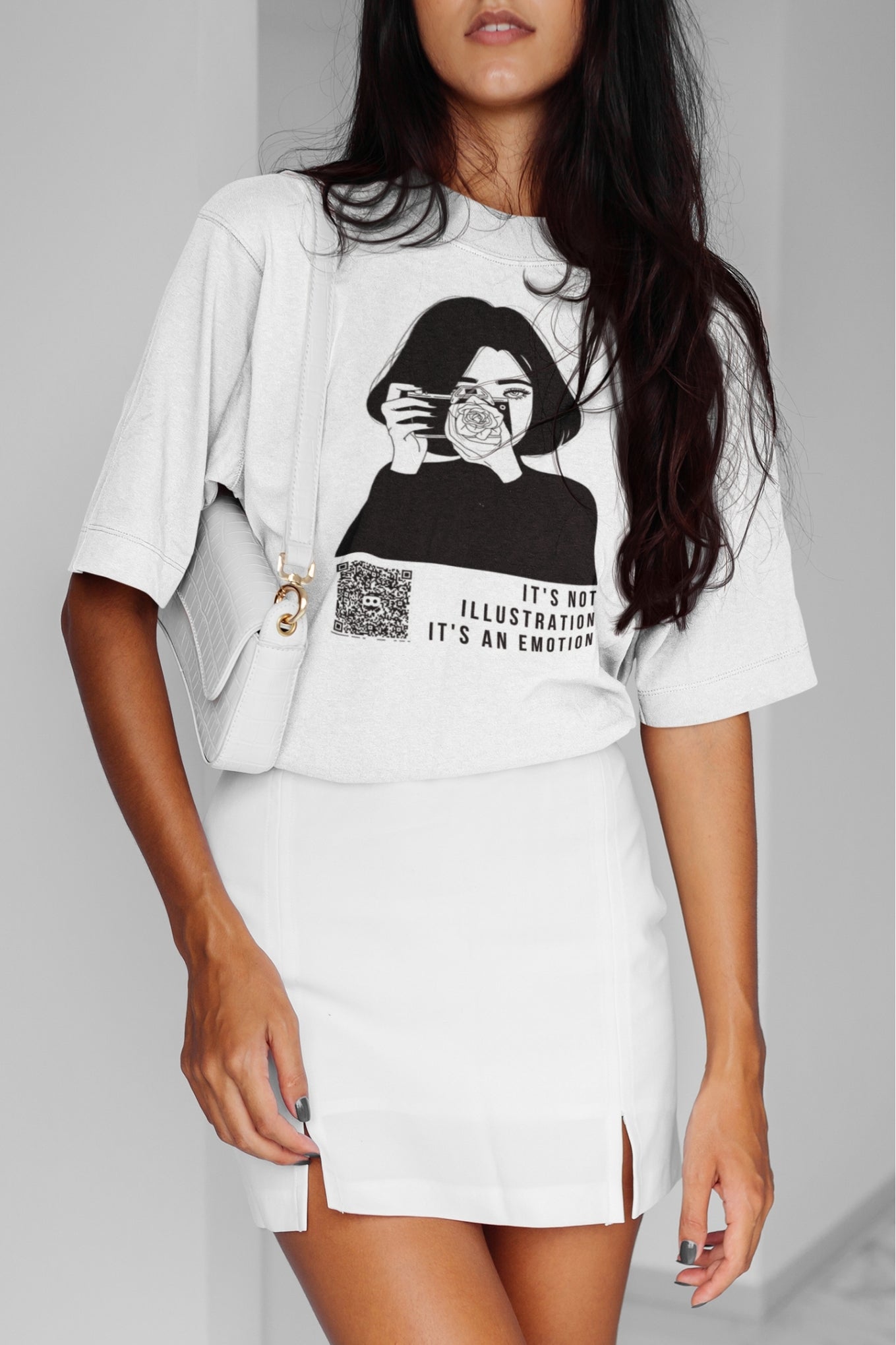 Aesthetic Queen White AR Tee